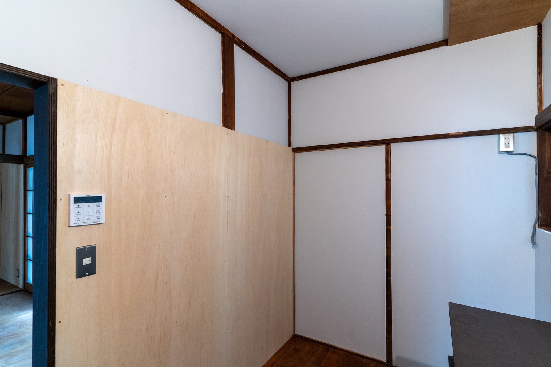 キッチン側にもDIYできる合板あり