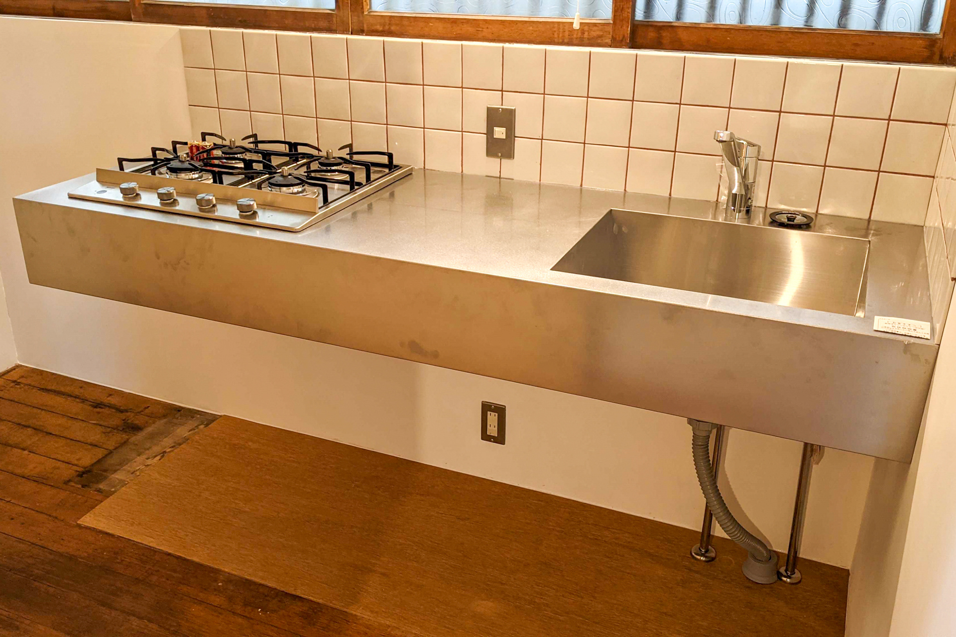 4口ガスコンロのキッチン