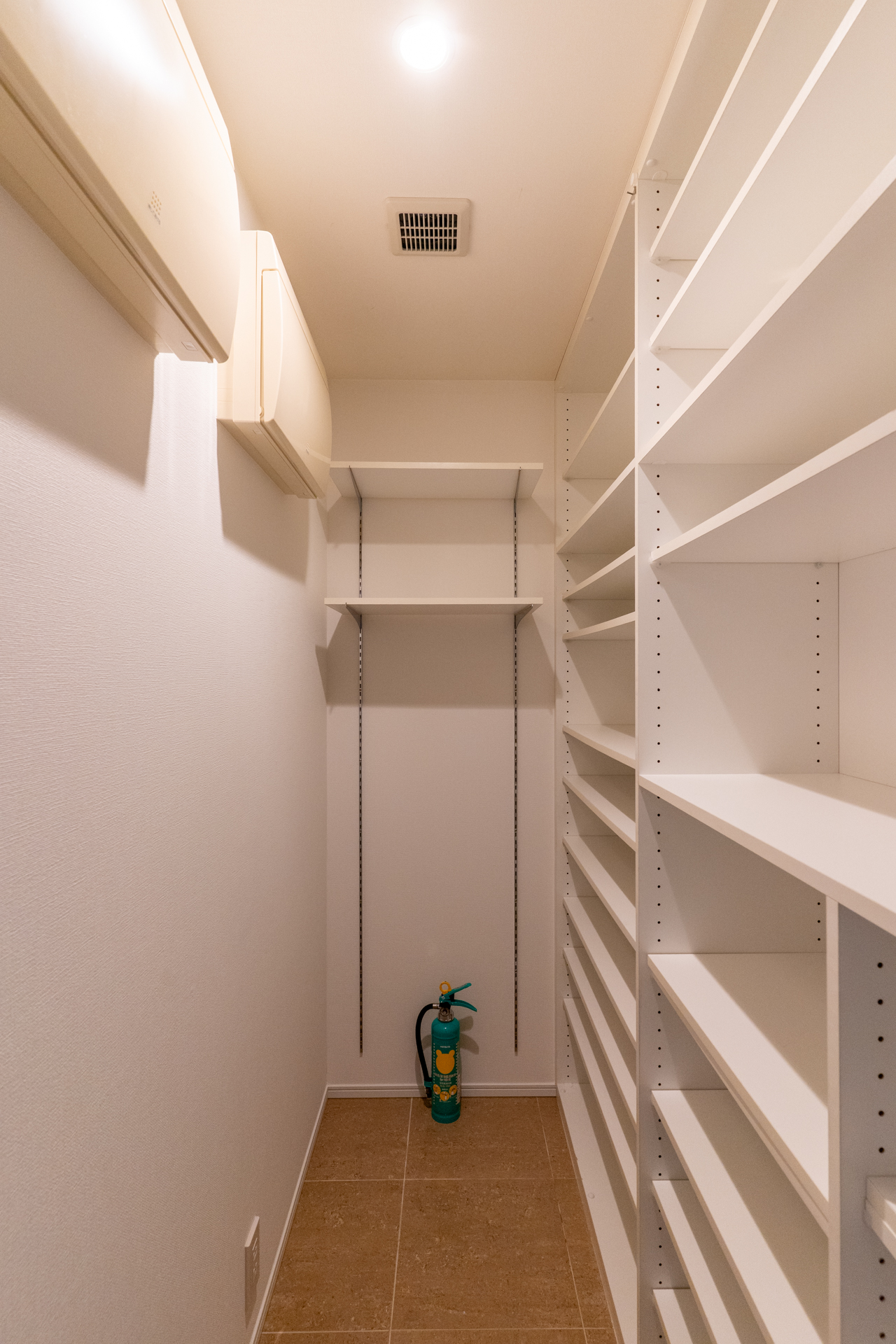 シューズボックス