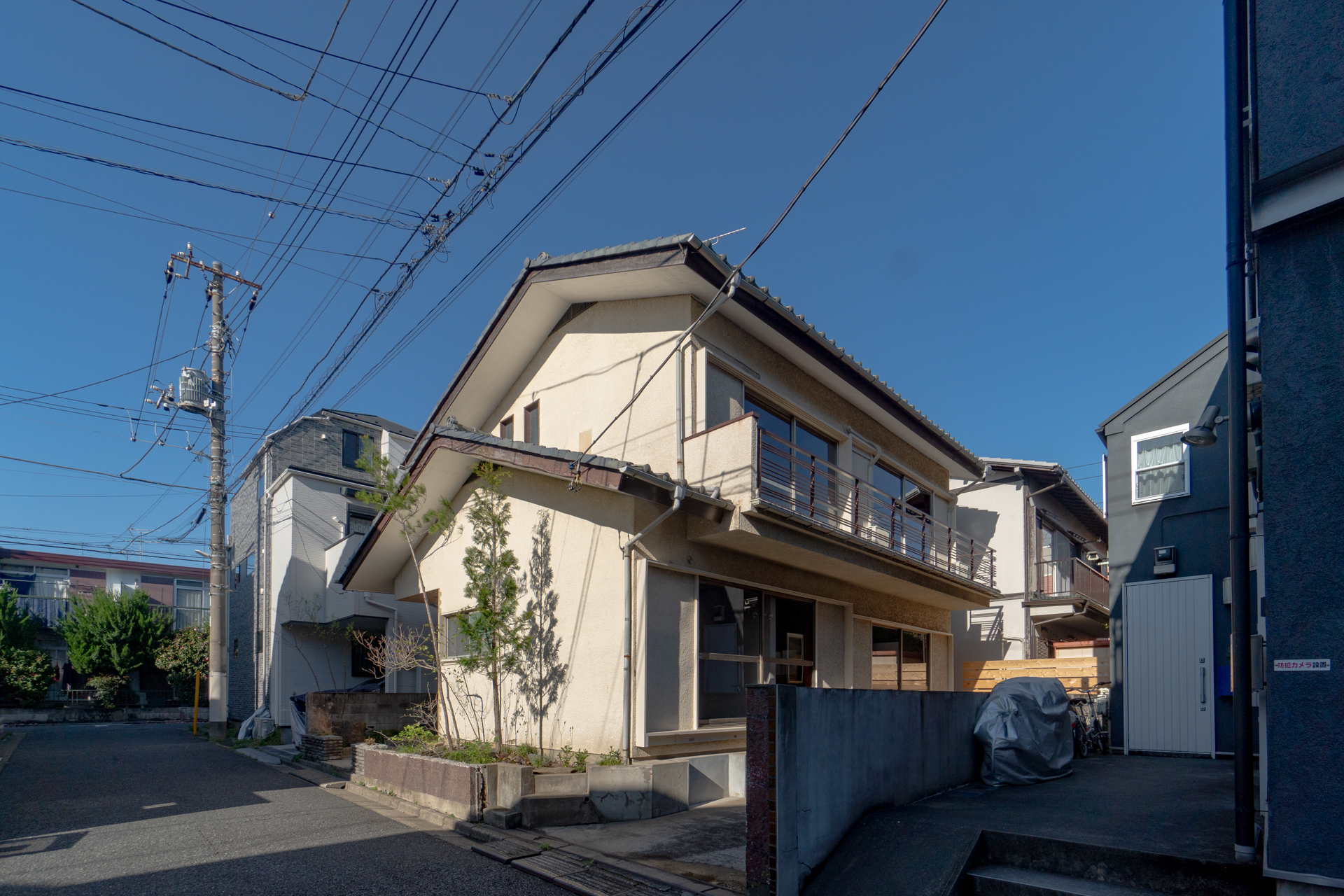 住宅地にゆったりと立つ一戸建て
