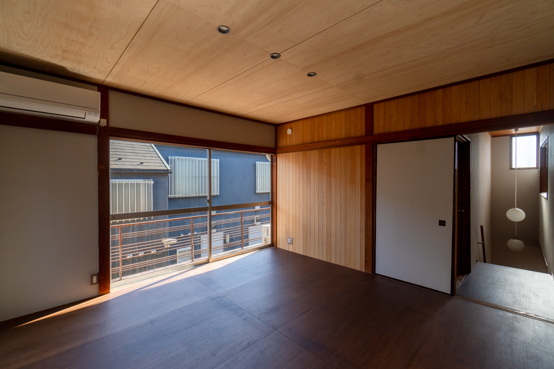 2階も窓が大きい