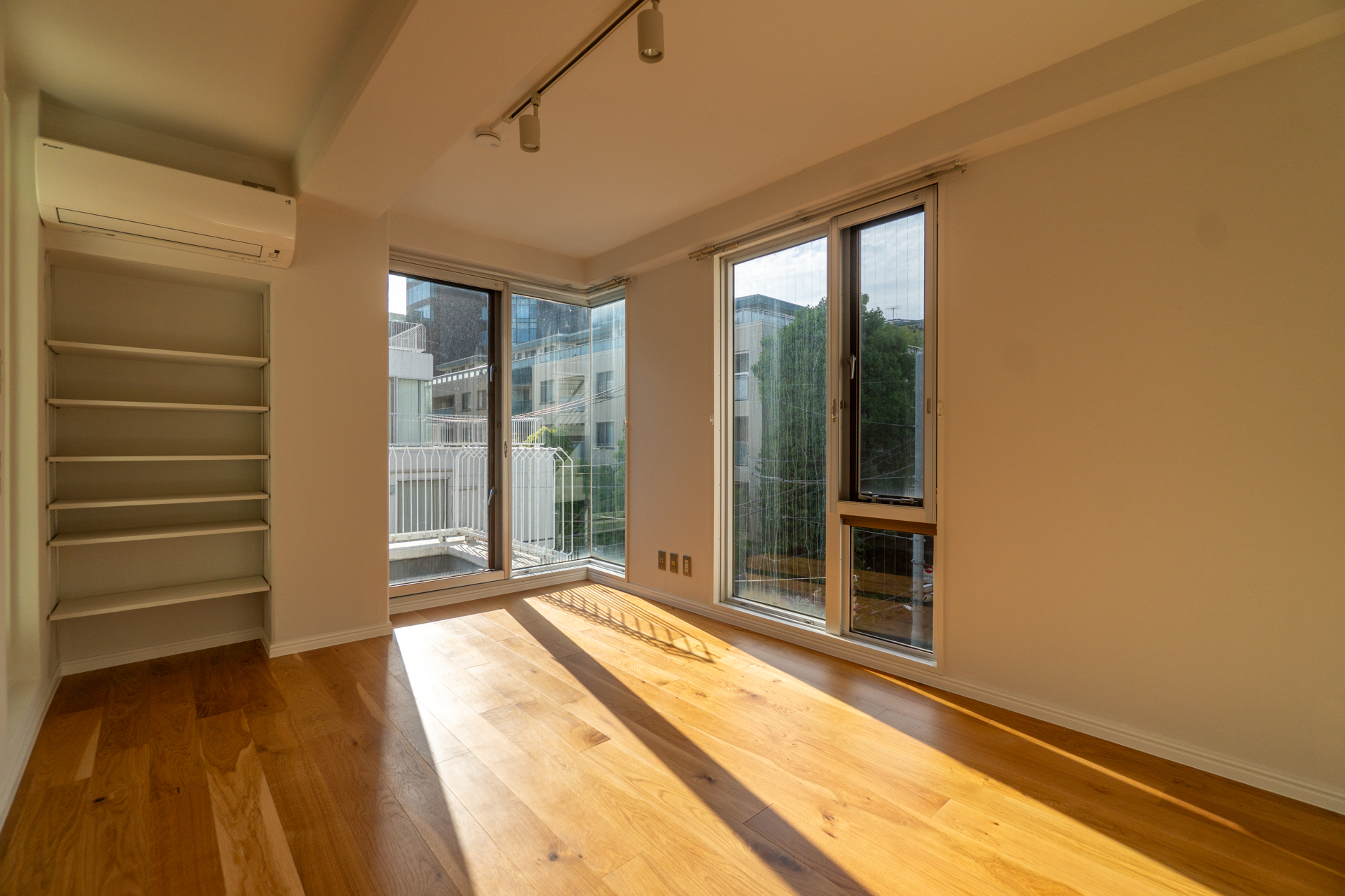 寝室側の窓も開放的