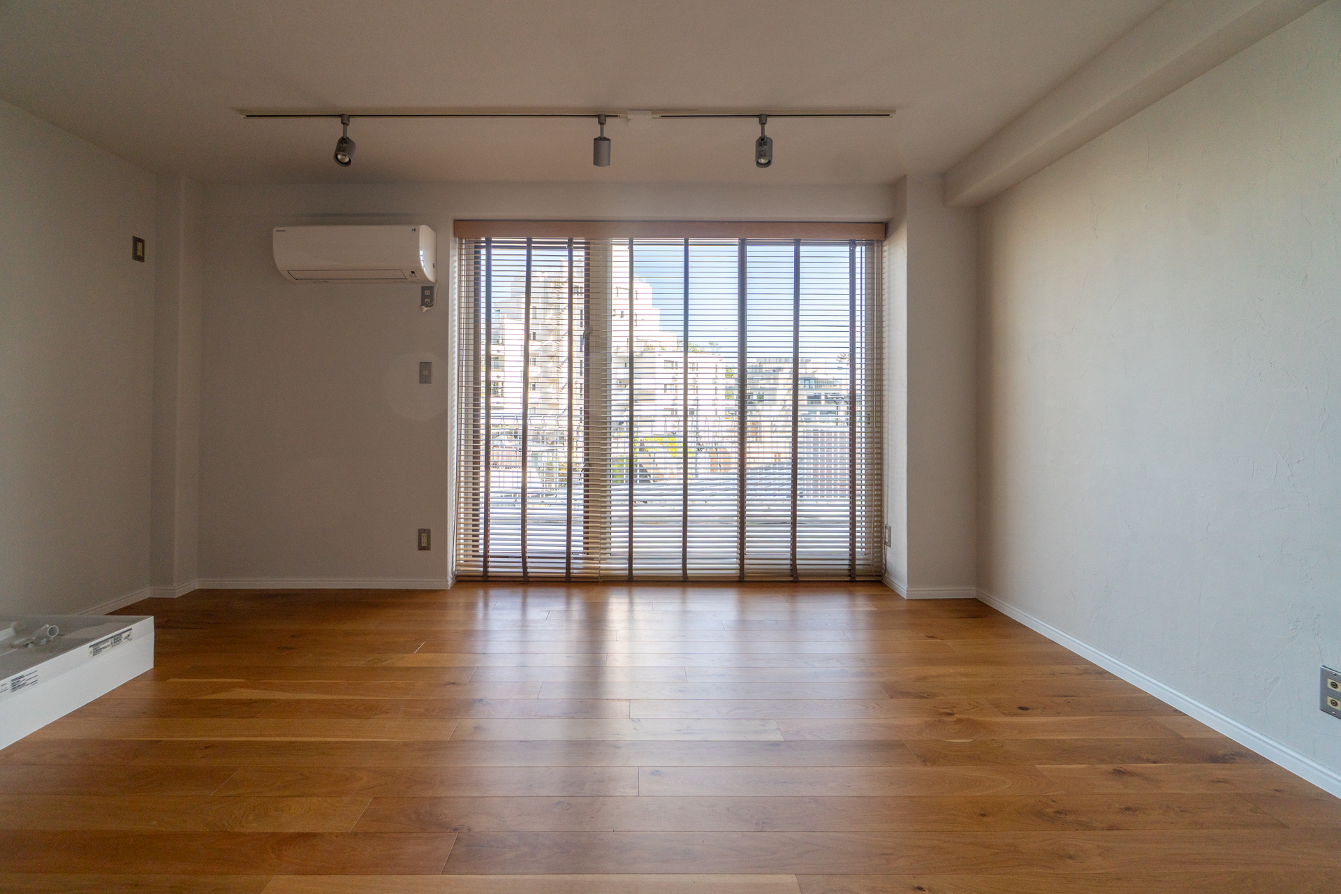 LDKのブラインドを下ろした時