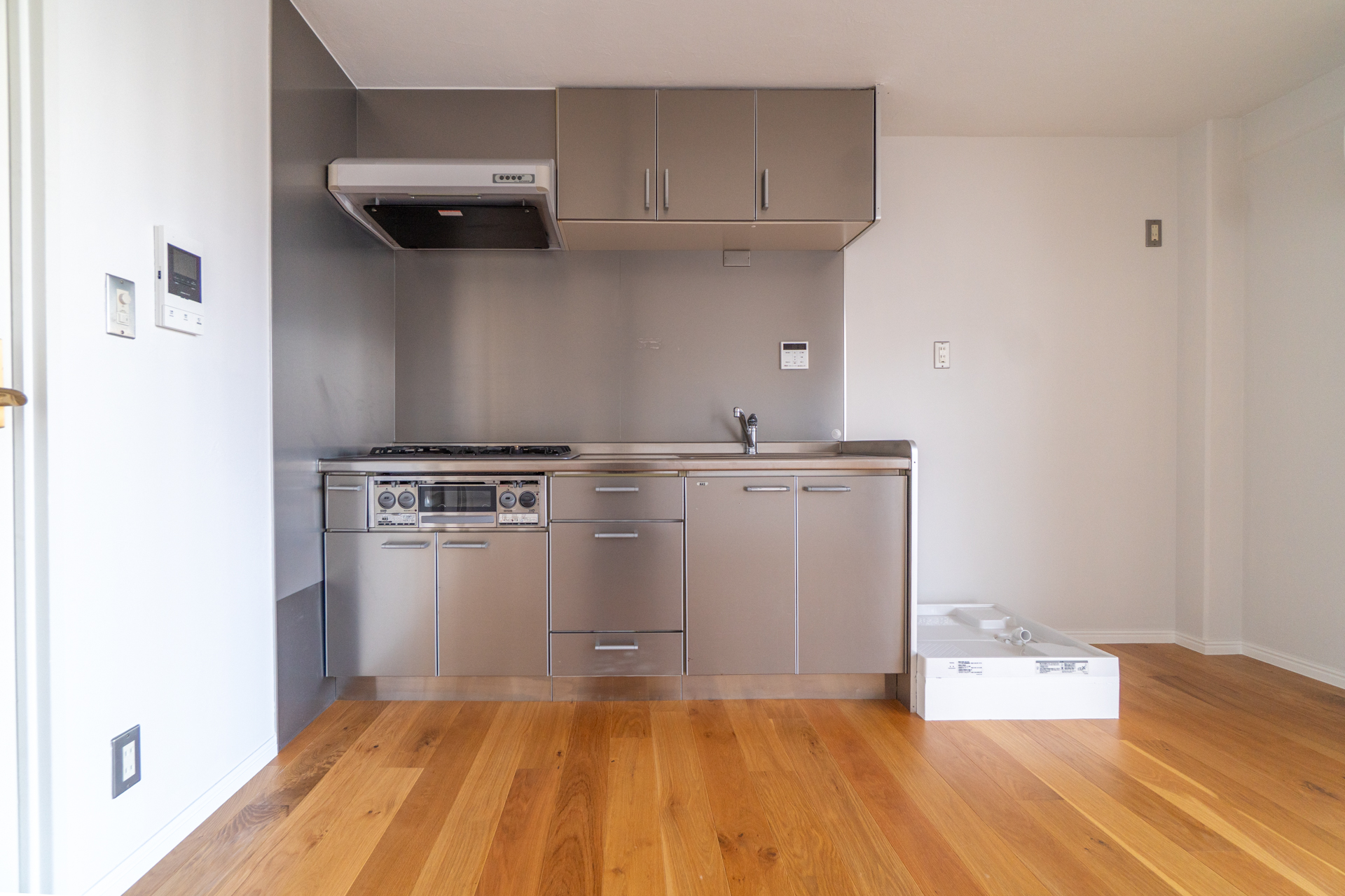 キッチンはシンプルで清潔感ある作り