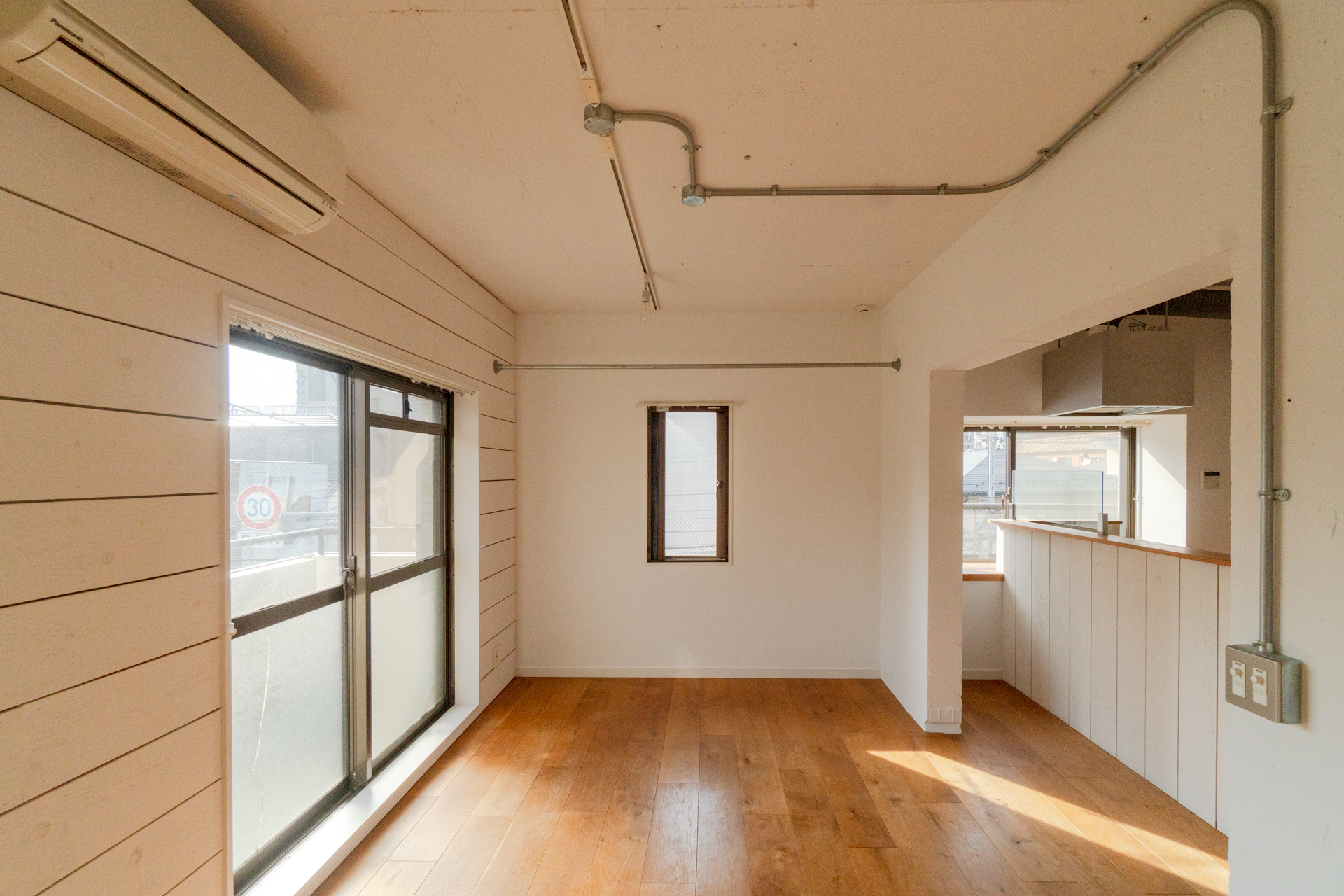 風も通るリビング（301号室）