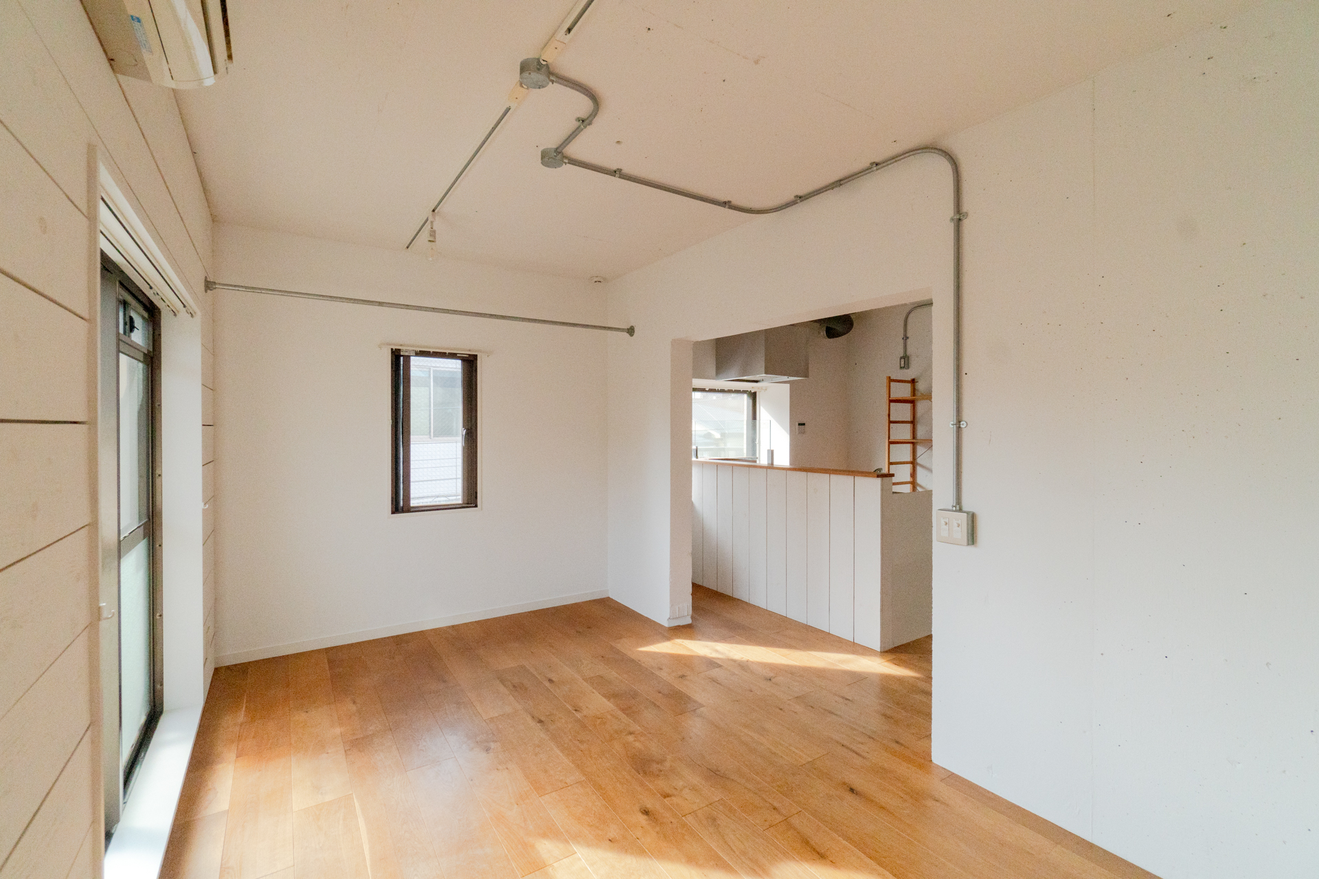 リビング奥から（301号室）