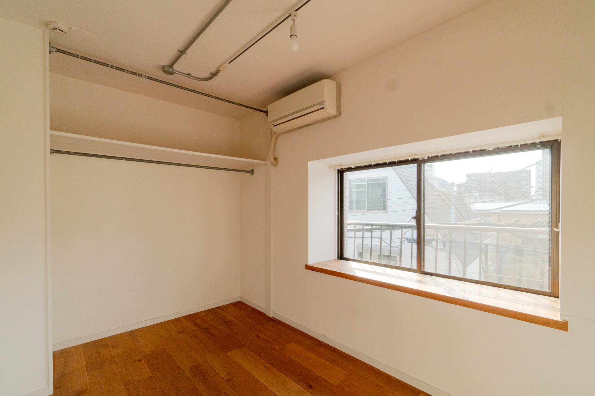 洋室もうれしい2面採光（301号室）