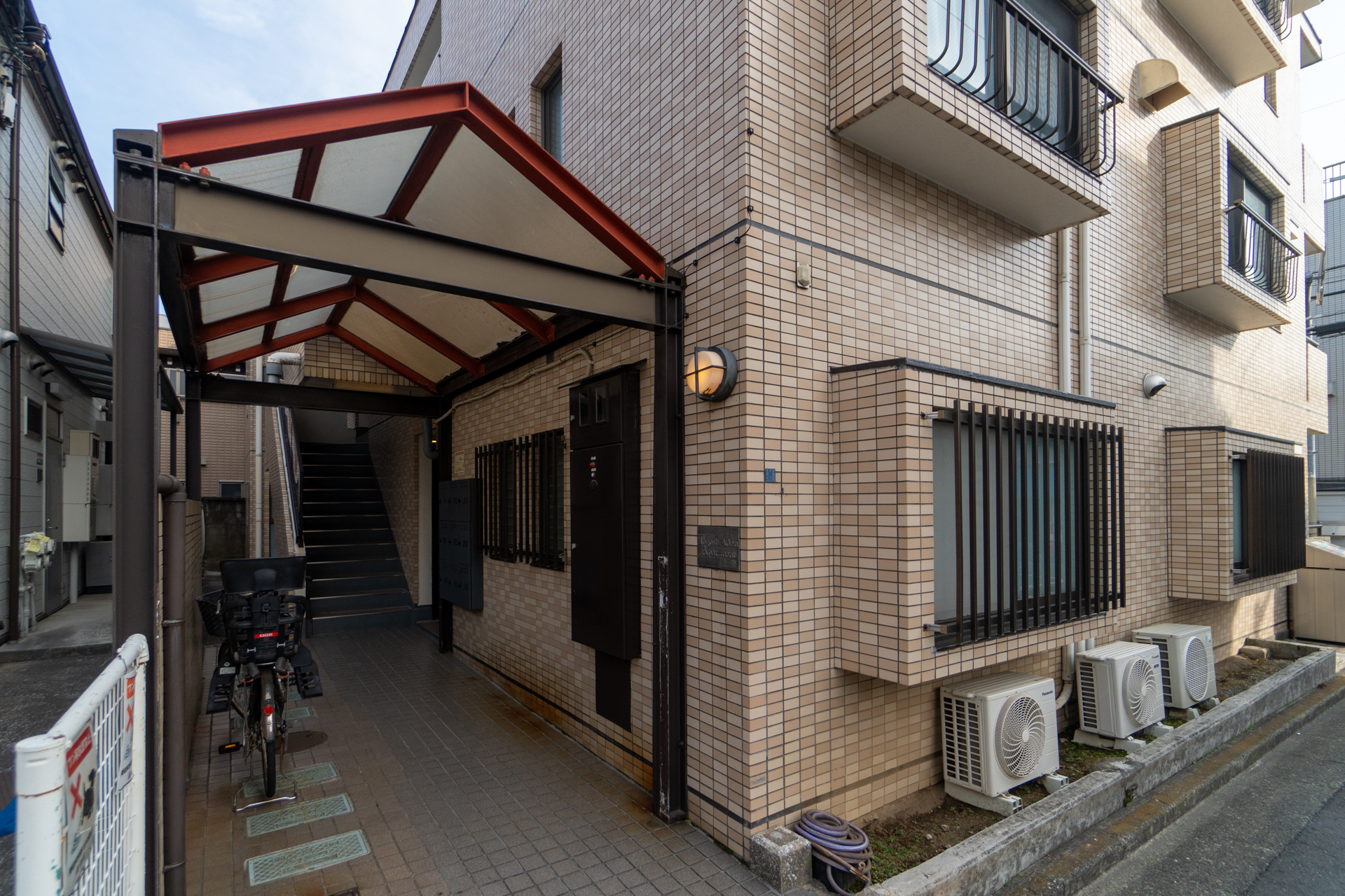 エントランス（301号室）