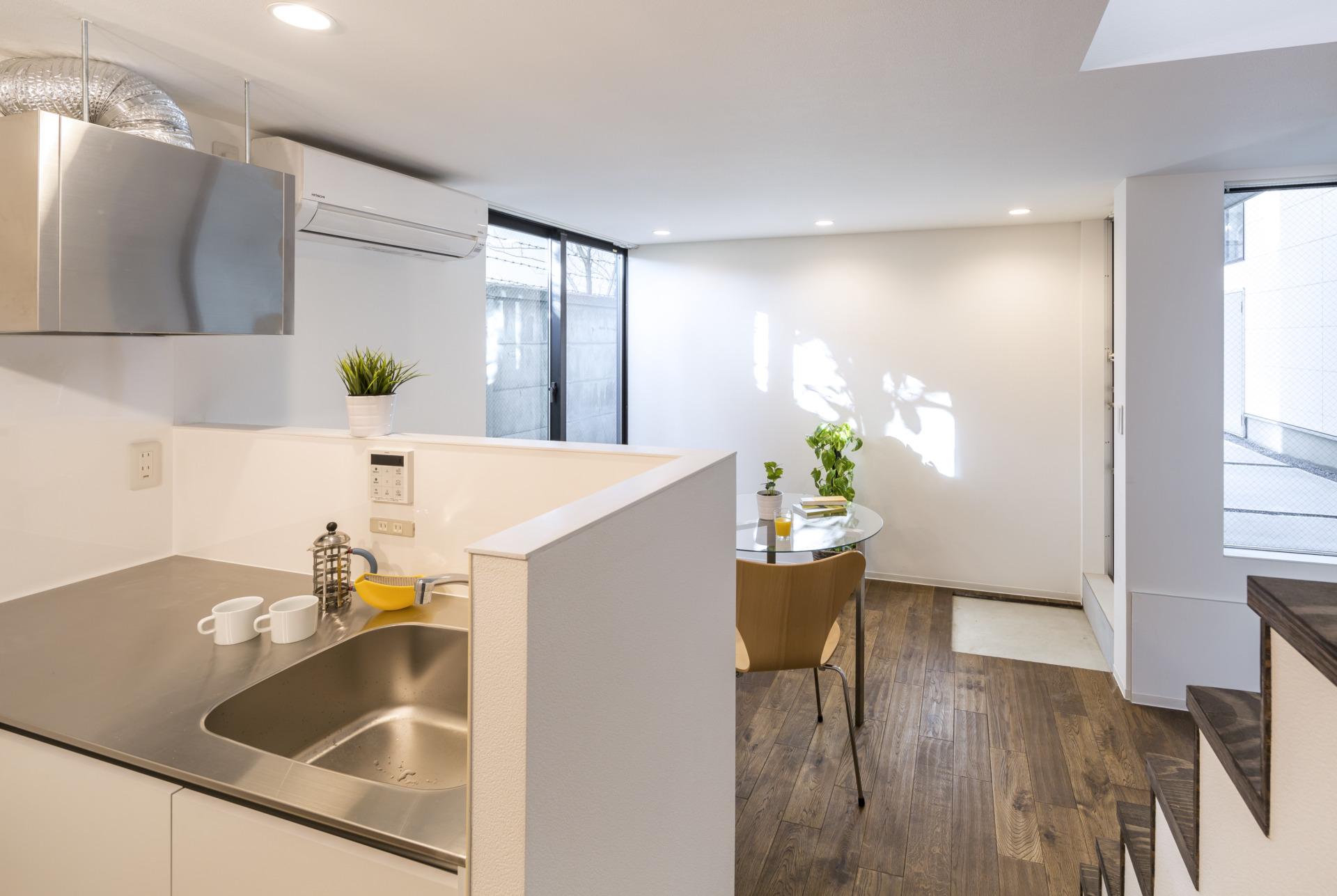 キッチン側から（06号室）