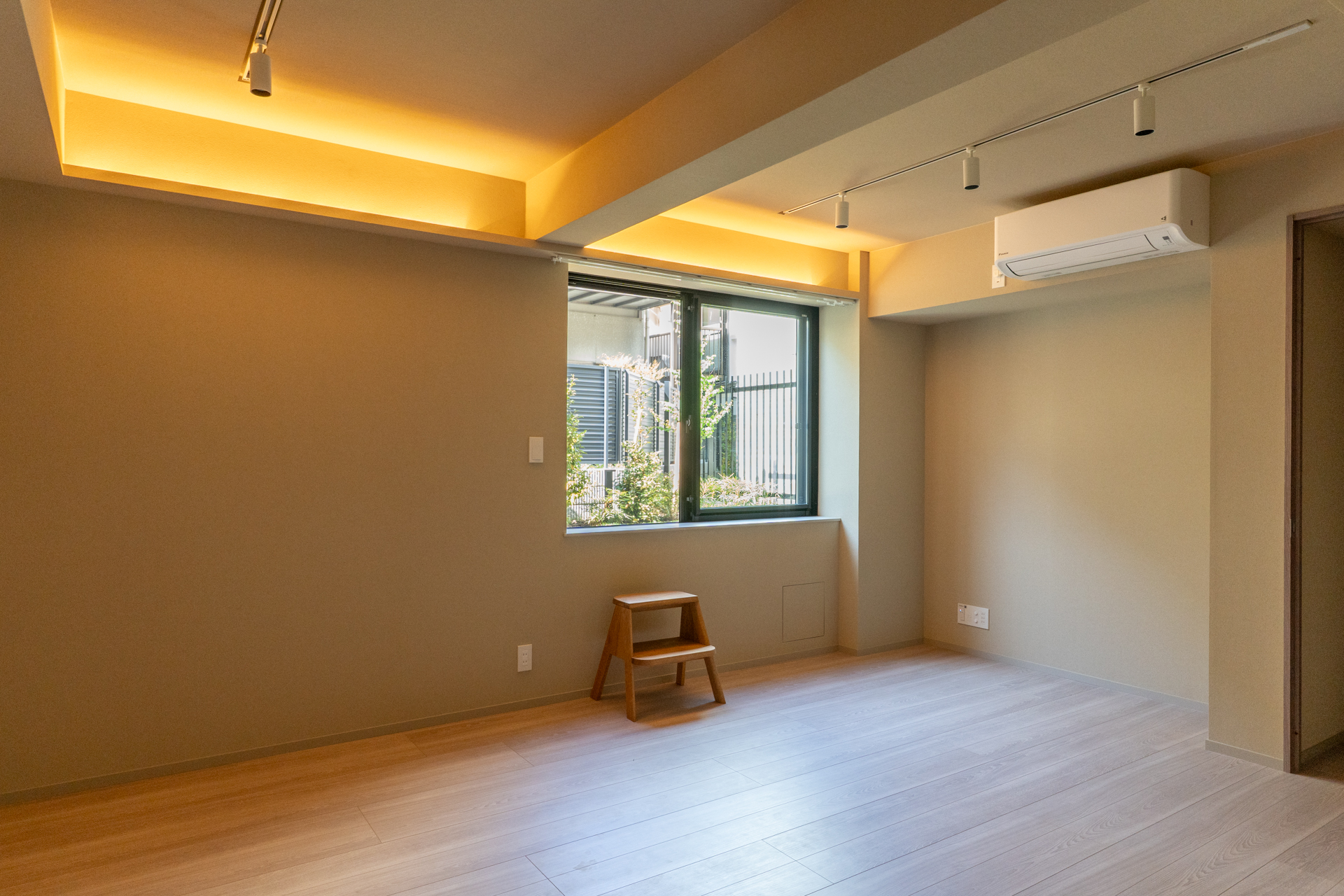 キッチン側からの視点