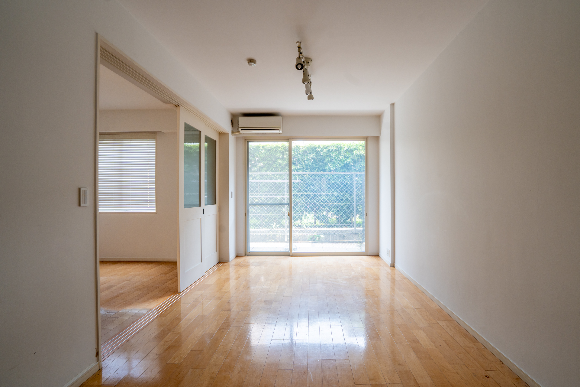 キッチン側からの視点