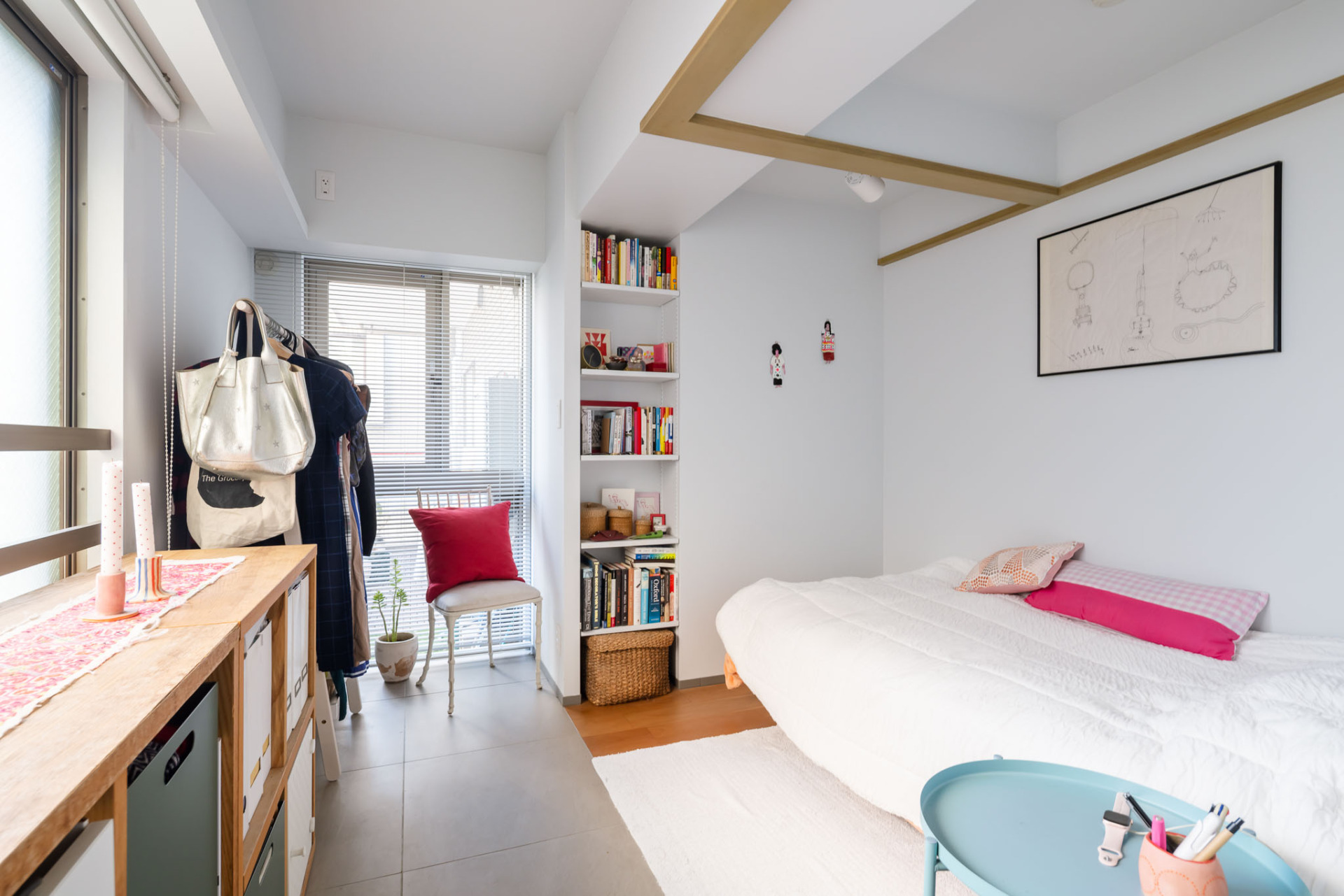 キッチンを挟んで振り分けられた寝室