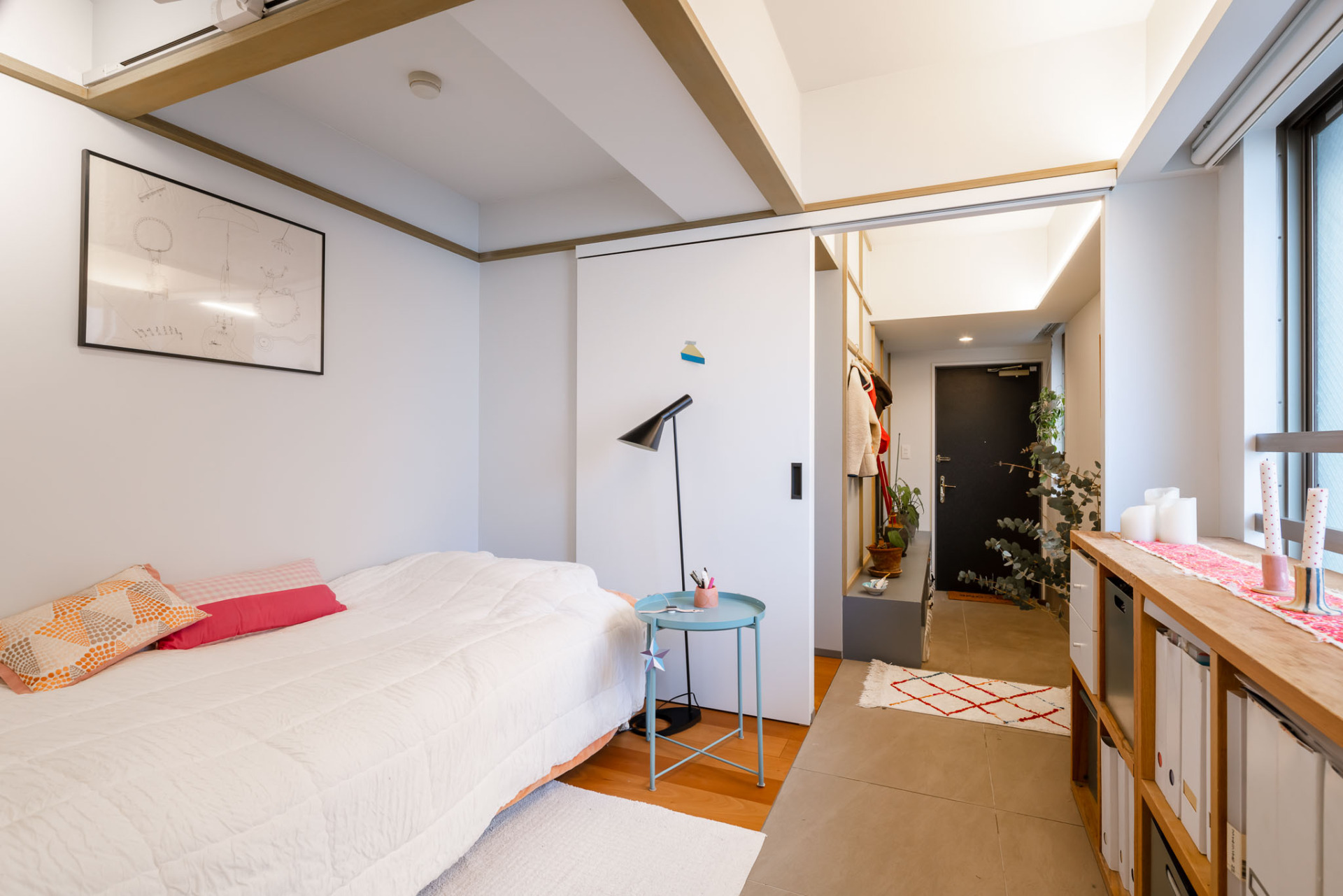 キッチンを挟んで振り分けられた寝室