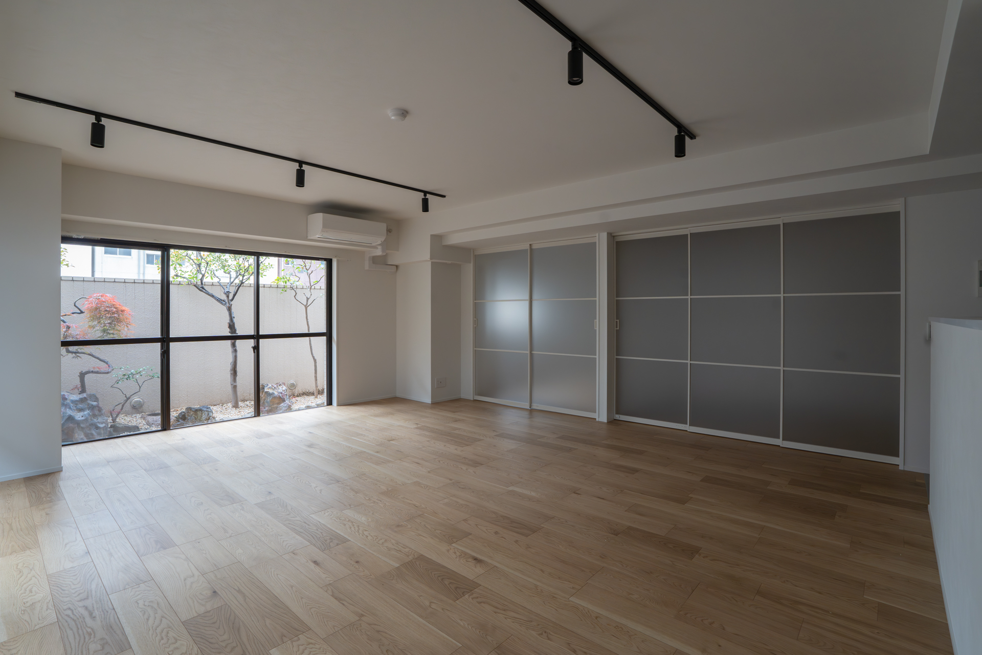 リビングに隣接する居室2部屋