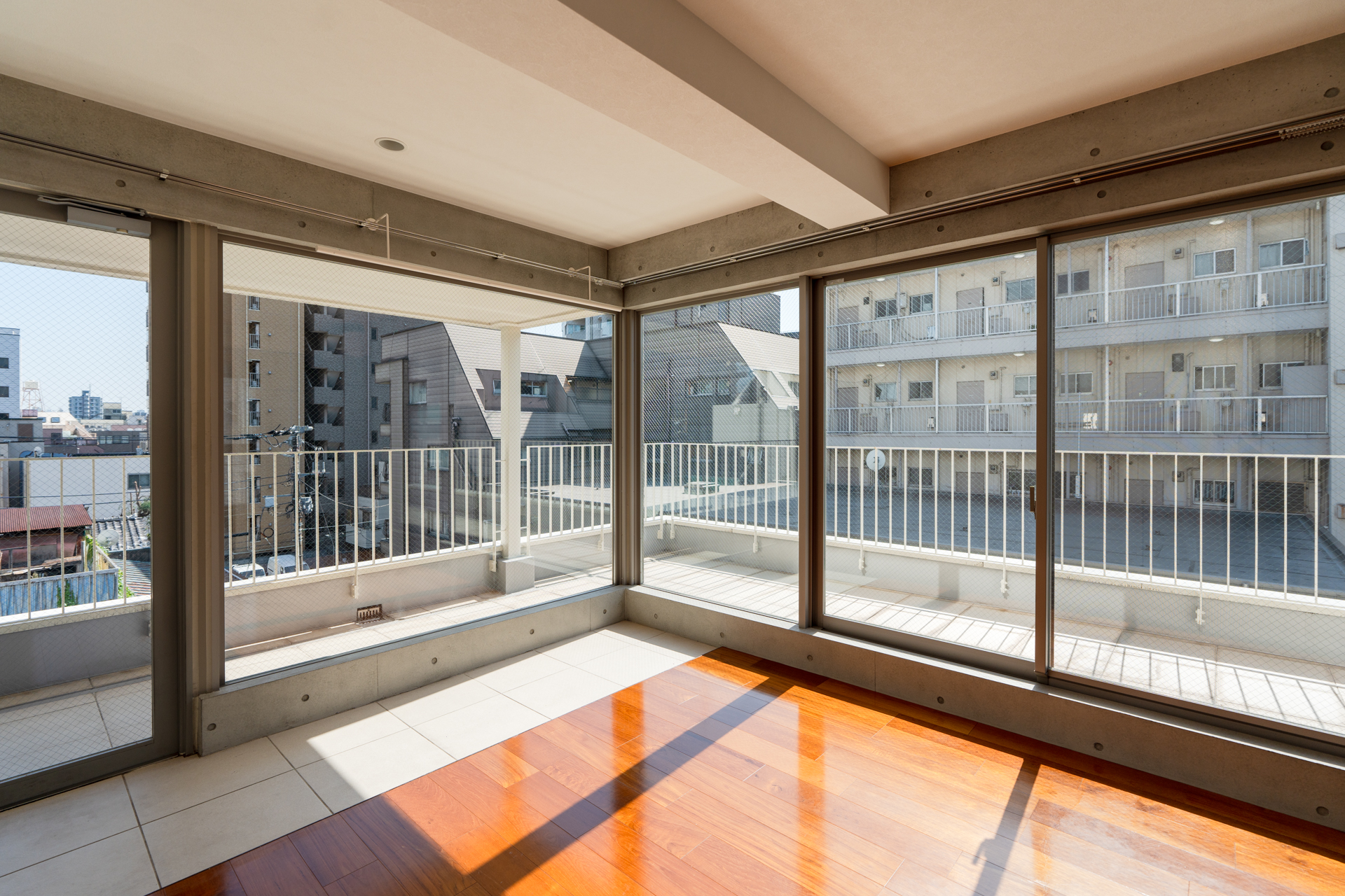 土間部分には室内で育てたい植物を置いてみては？