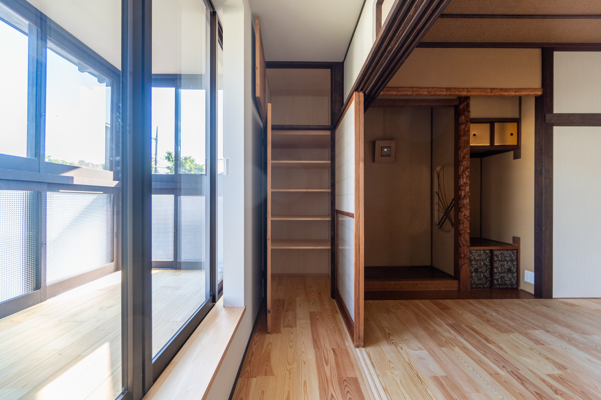 二階居室サンルーム前の収納