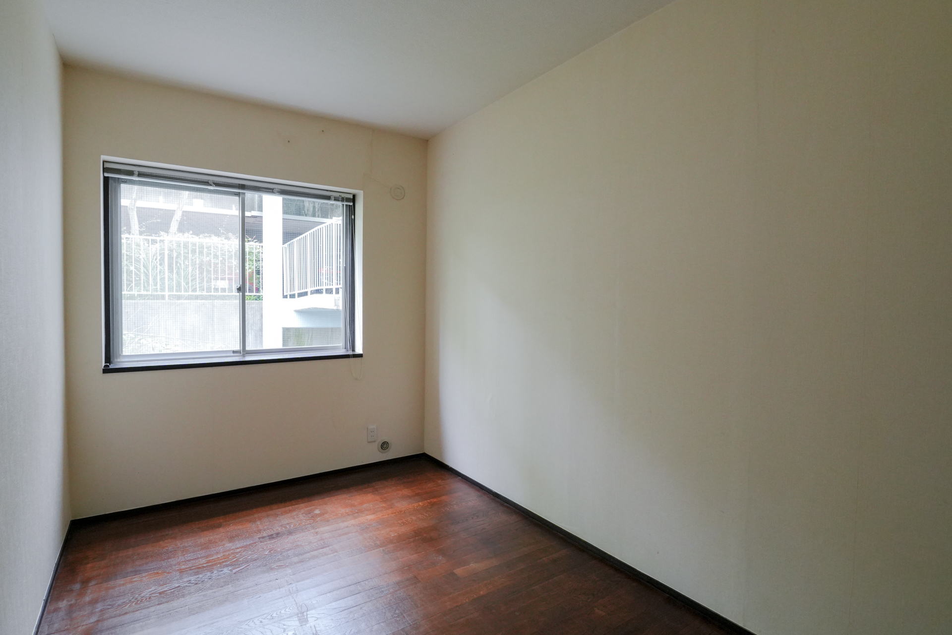 洋室5.8帖真ん中のお部屋