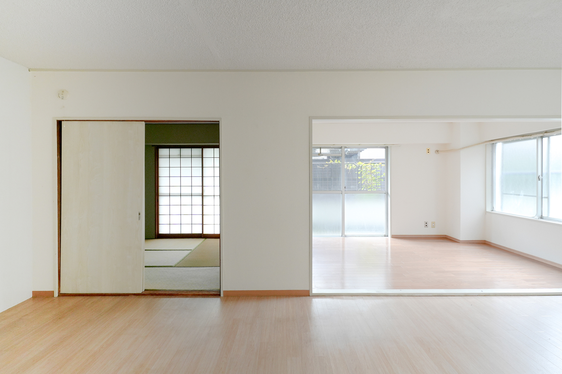 未内装、1階、角部屋。
