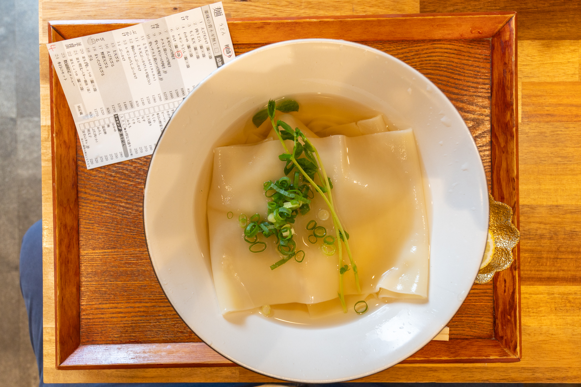 近くに、都内では珍しいひもかわうどん店「ひもかわ桐生」