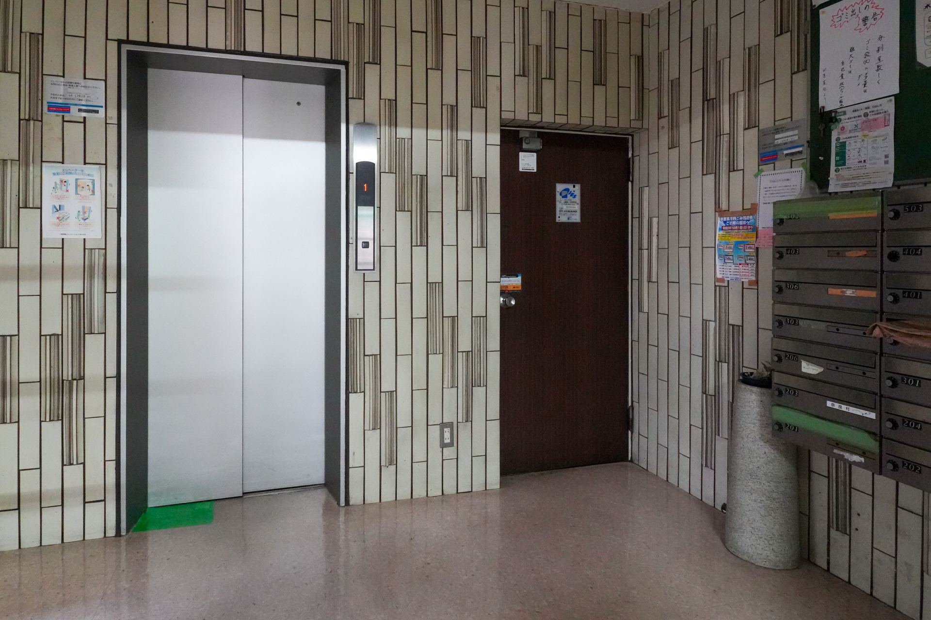 1Fエレベーターホール