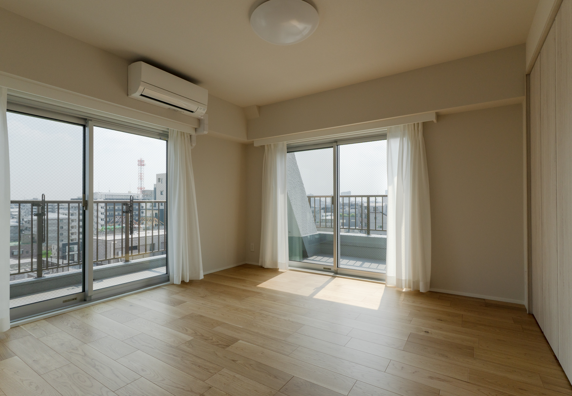 角の部屋は2面採光