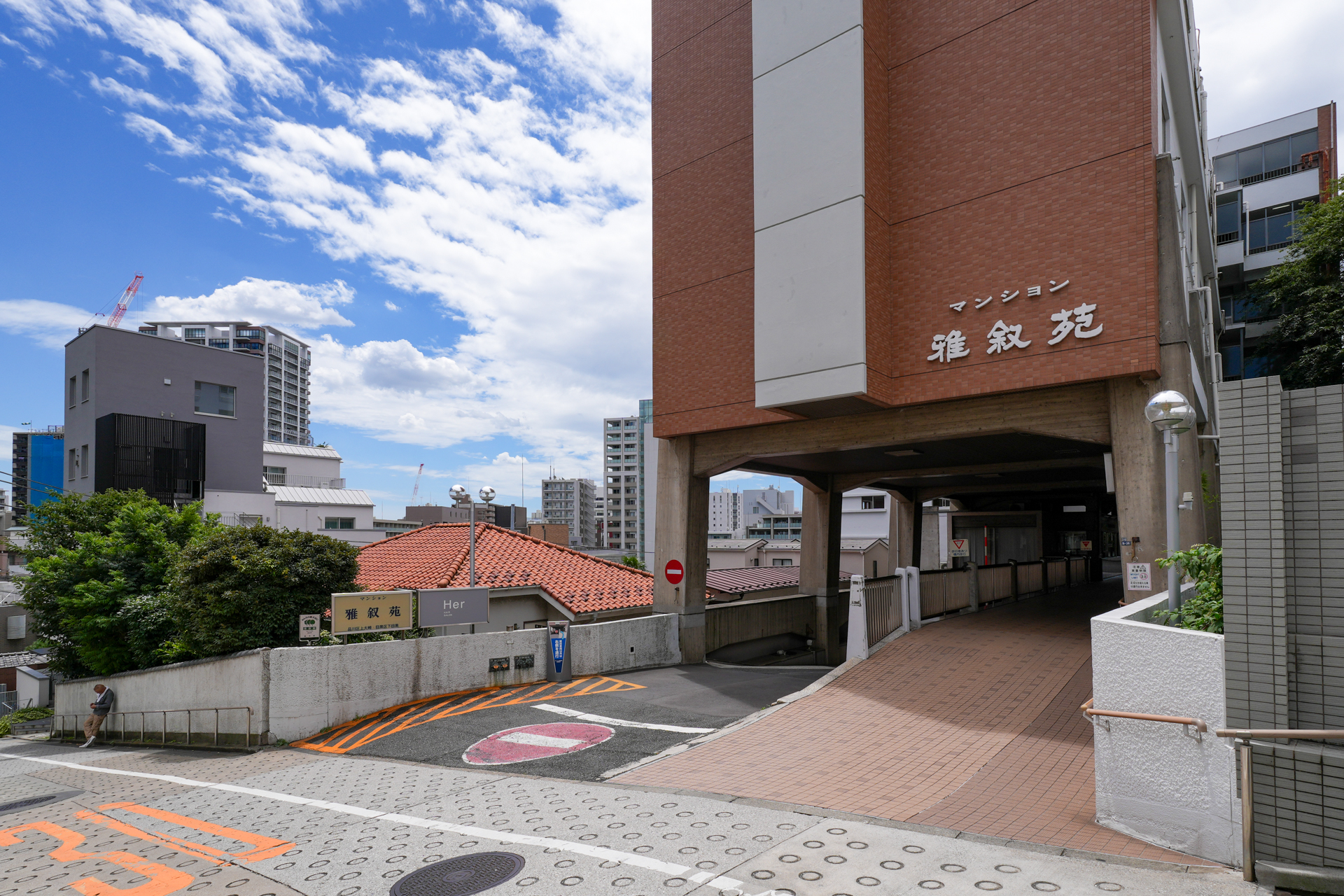 エントランス（管理人さん常駐）