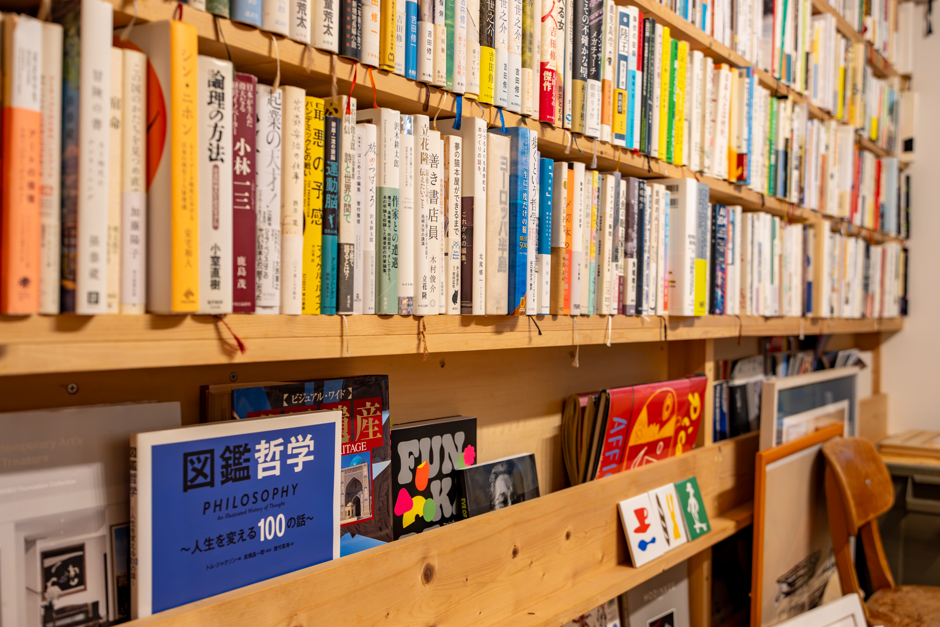 大量の本のために造作してもらった特注の本棚