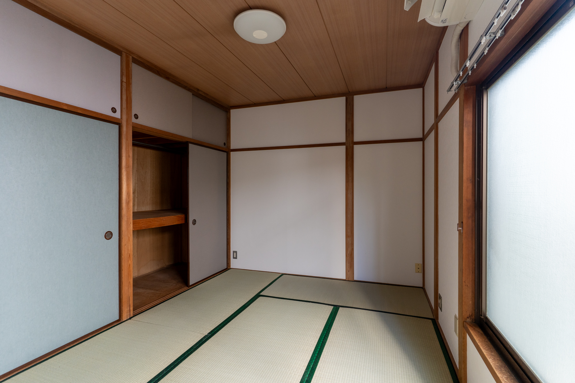 ダイニングキッチン横の和室