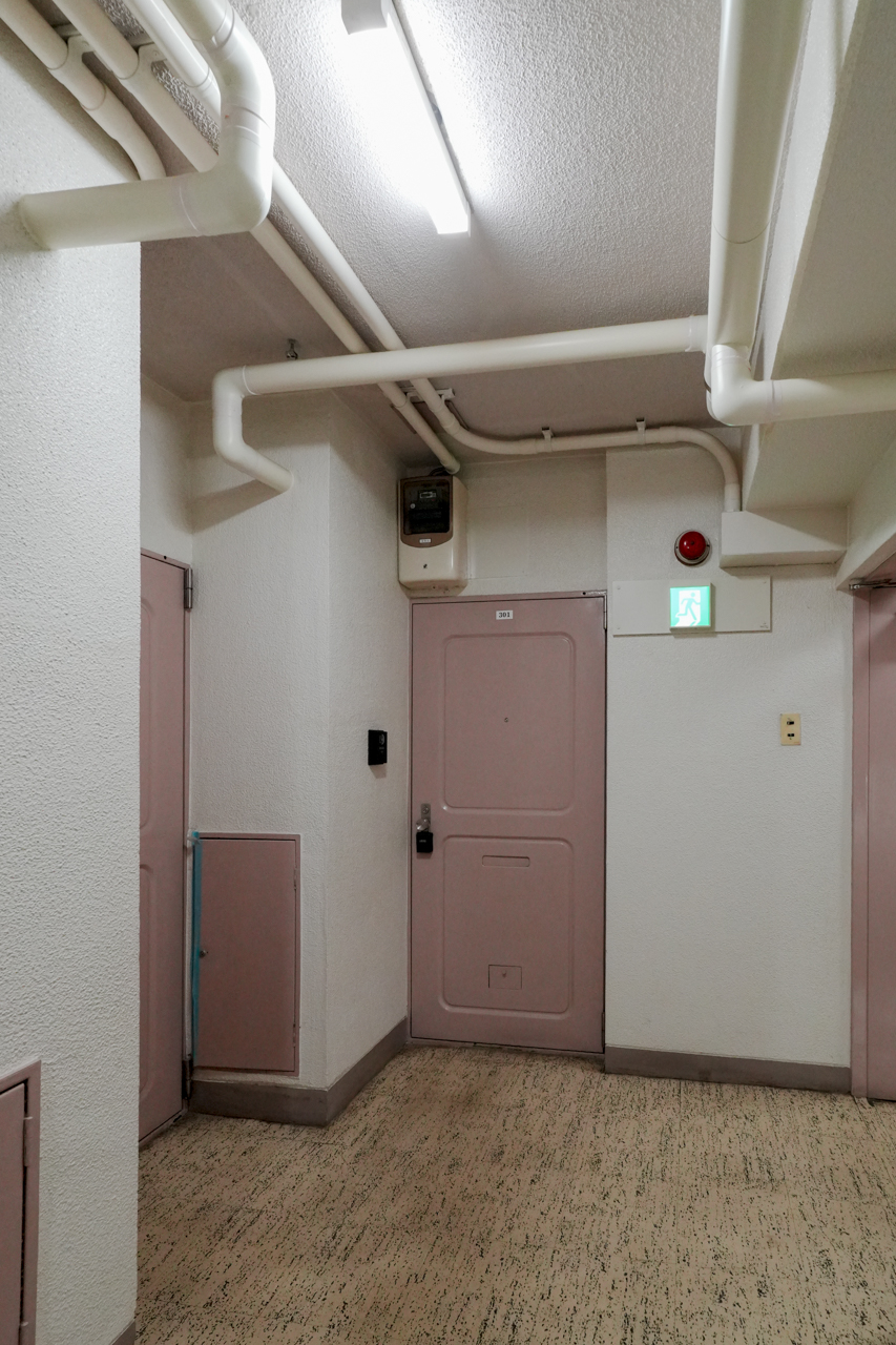 年代を感じる玄関ドア