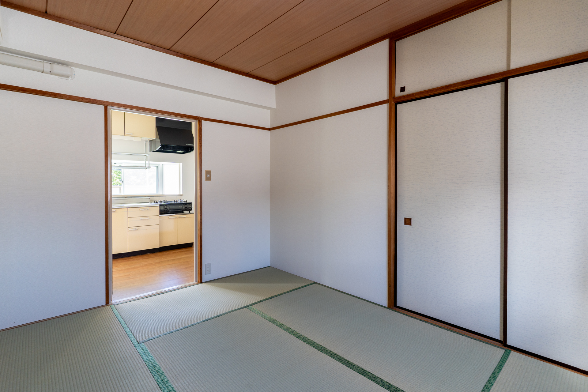 この空間に和室があるのがまた良い