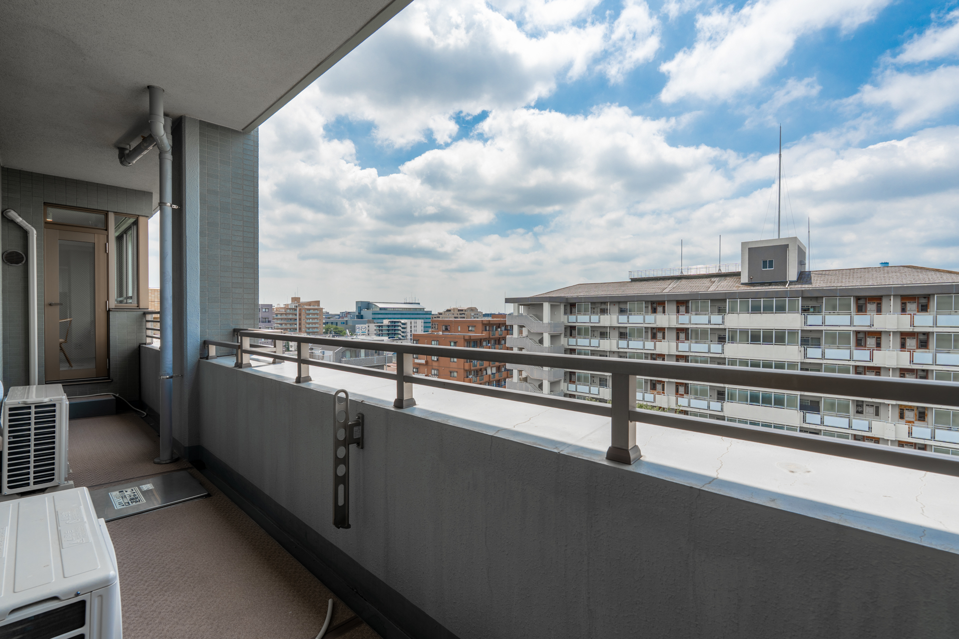 3部屋に細長く伸びるバルコニー