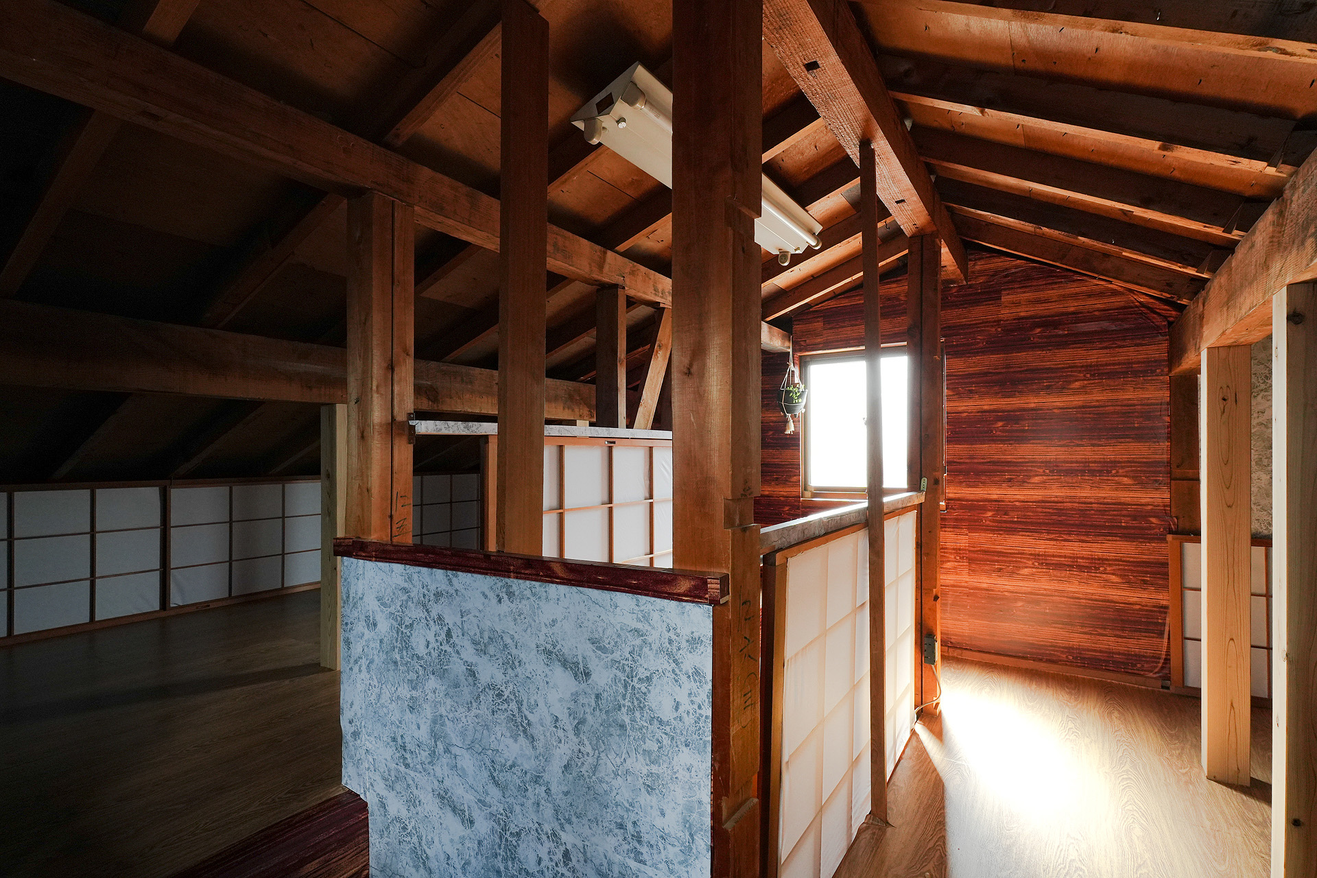 わくわくする屋根裏