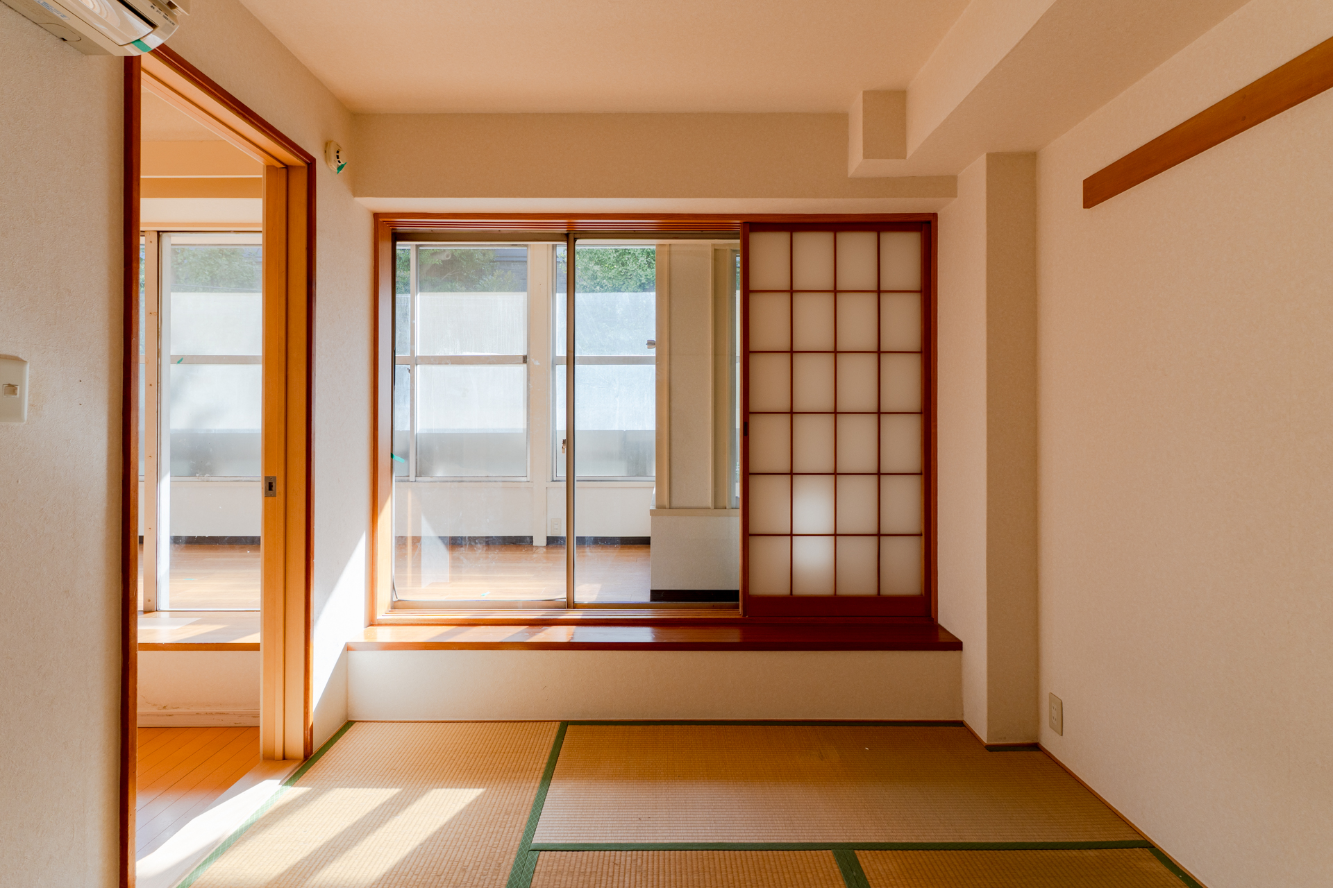 隣は和室