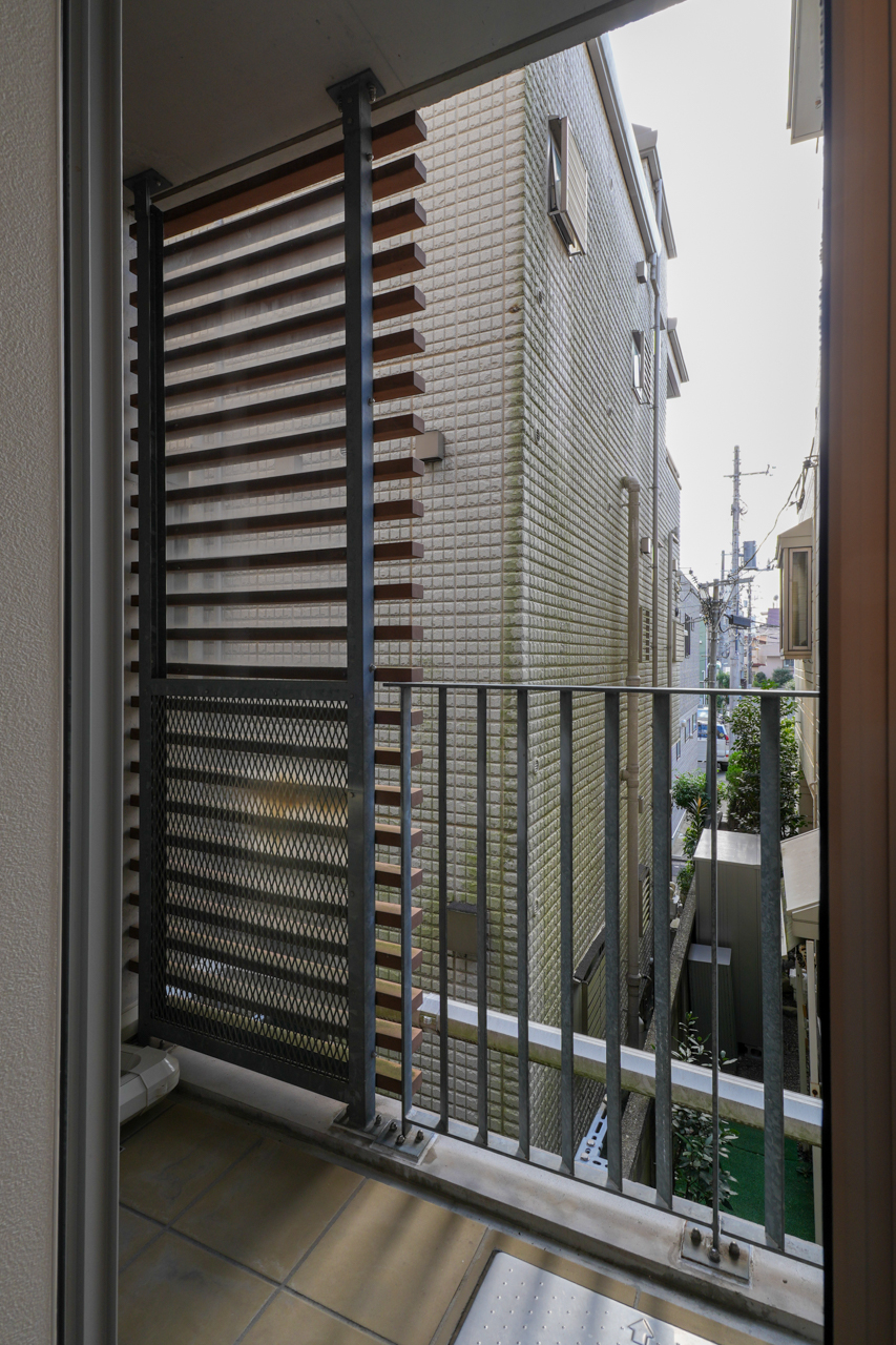 小さめのバルコニーがあります