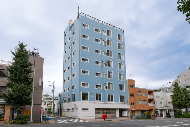 目黒通りの水色レトロ、角部屋