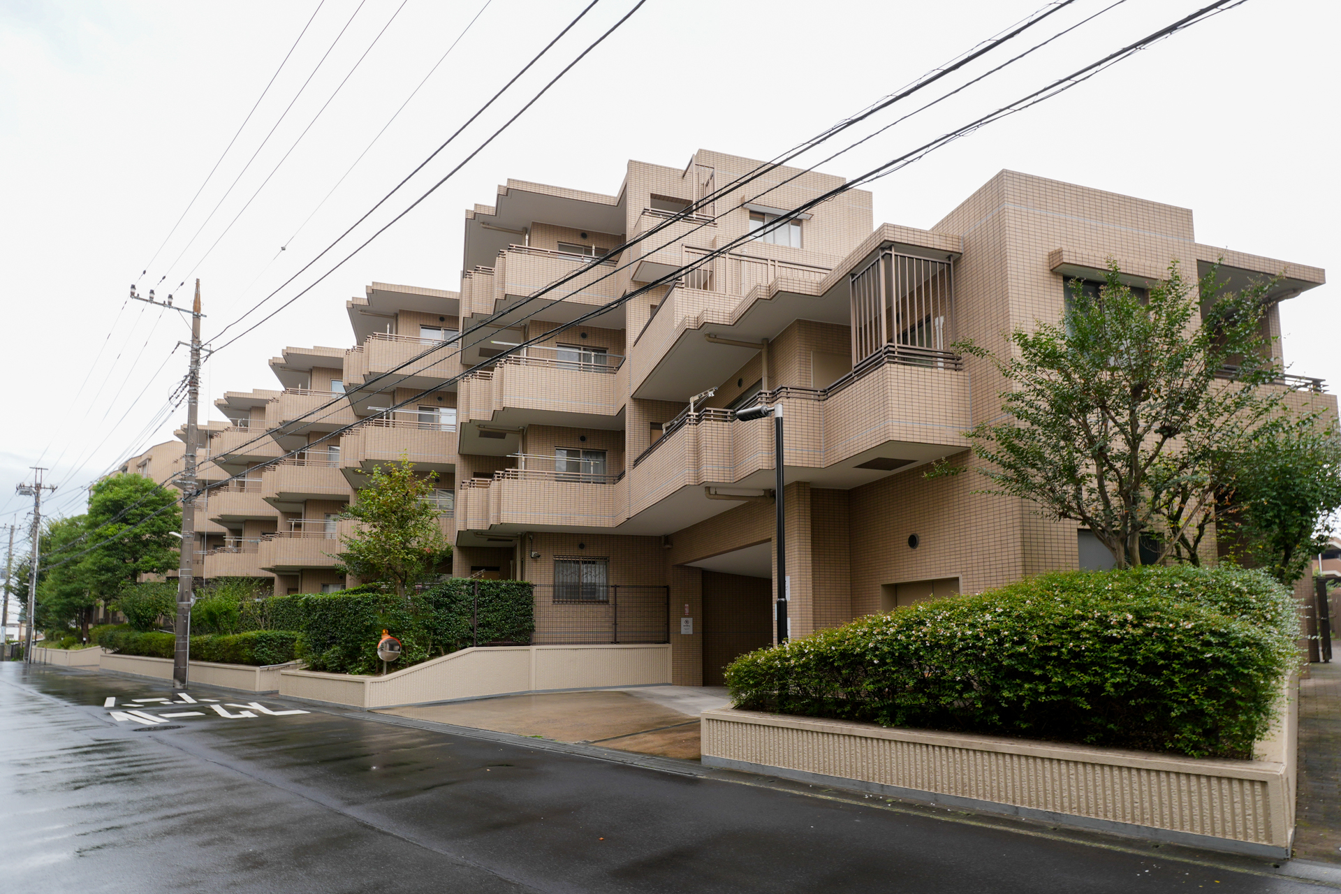 93戸のマンションなので大きめです