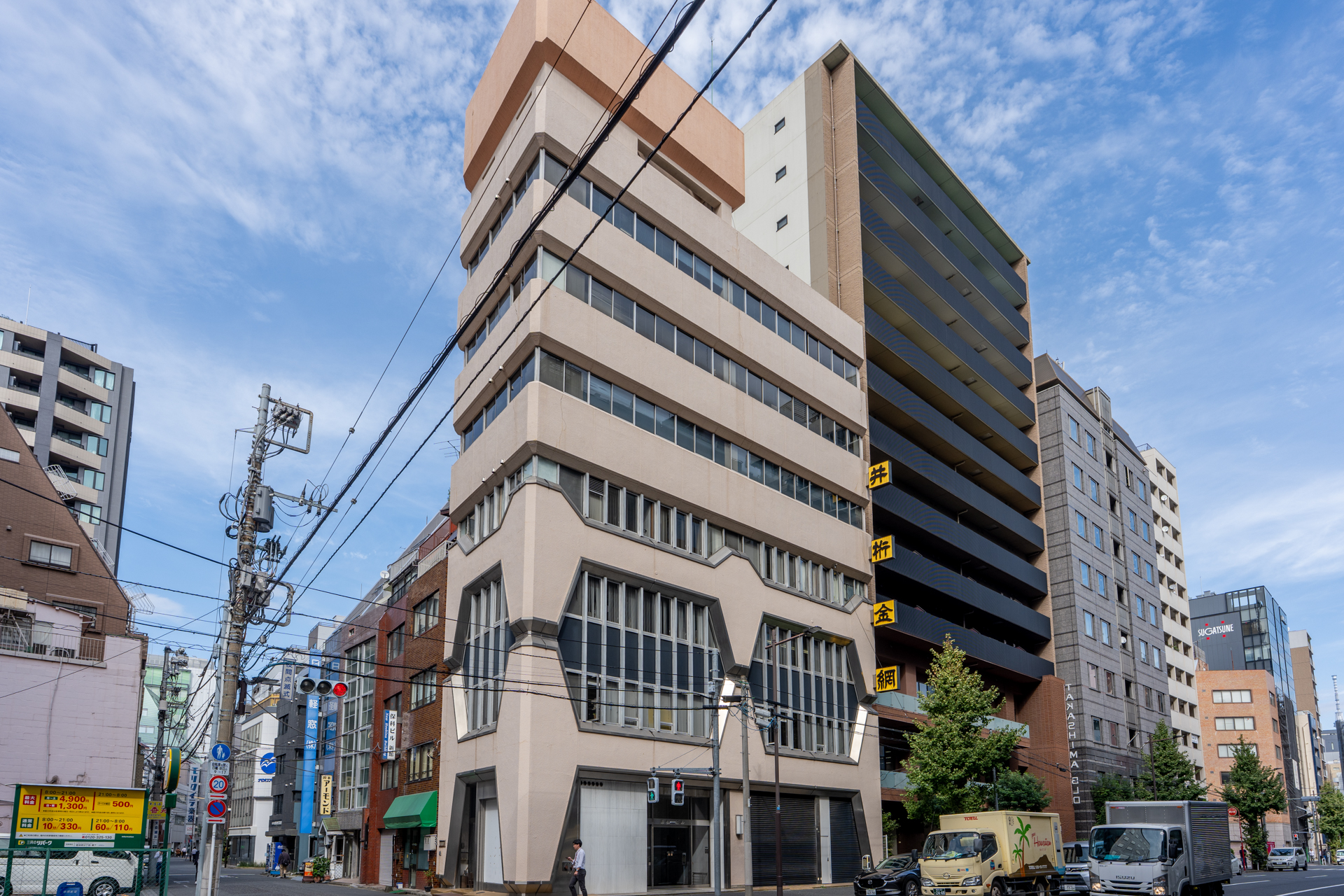 通りを歩いていても、思わず目が留まりそうです